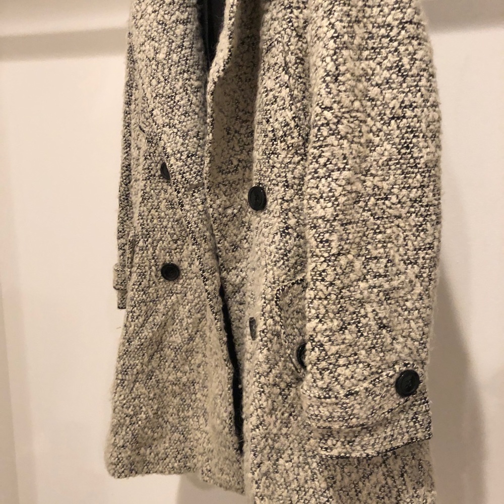 Trending coat - Picture 3 of 5